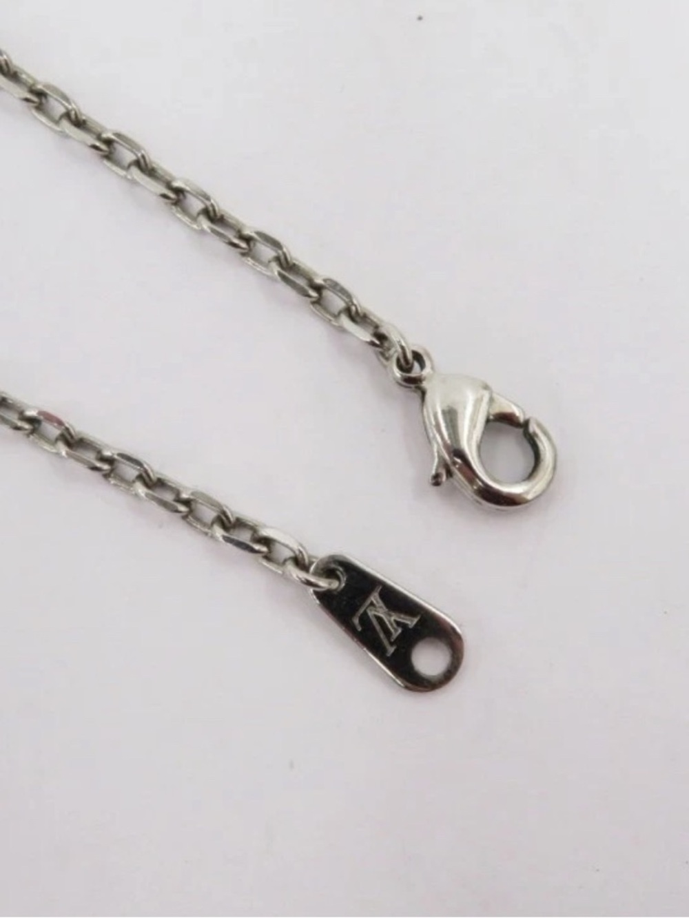 Louis Vuitton LV Paper Plane Pendant Necklace M01034 Silver - Picture 4 of 8